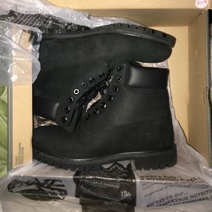 Mens Blck Timberlands Used Once. Dont use them.
